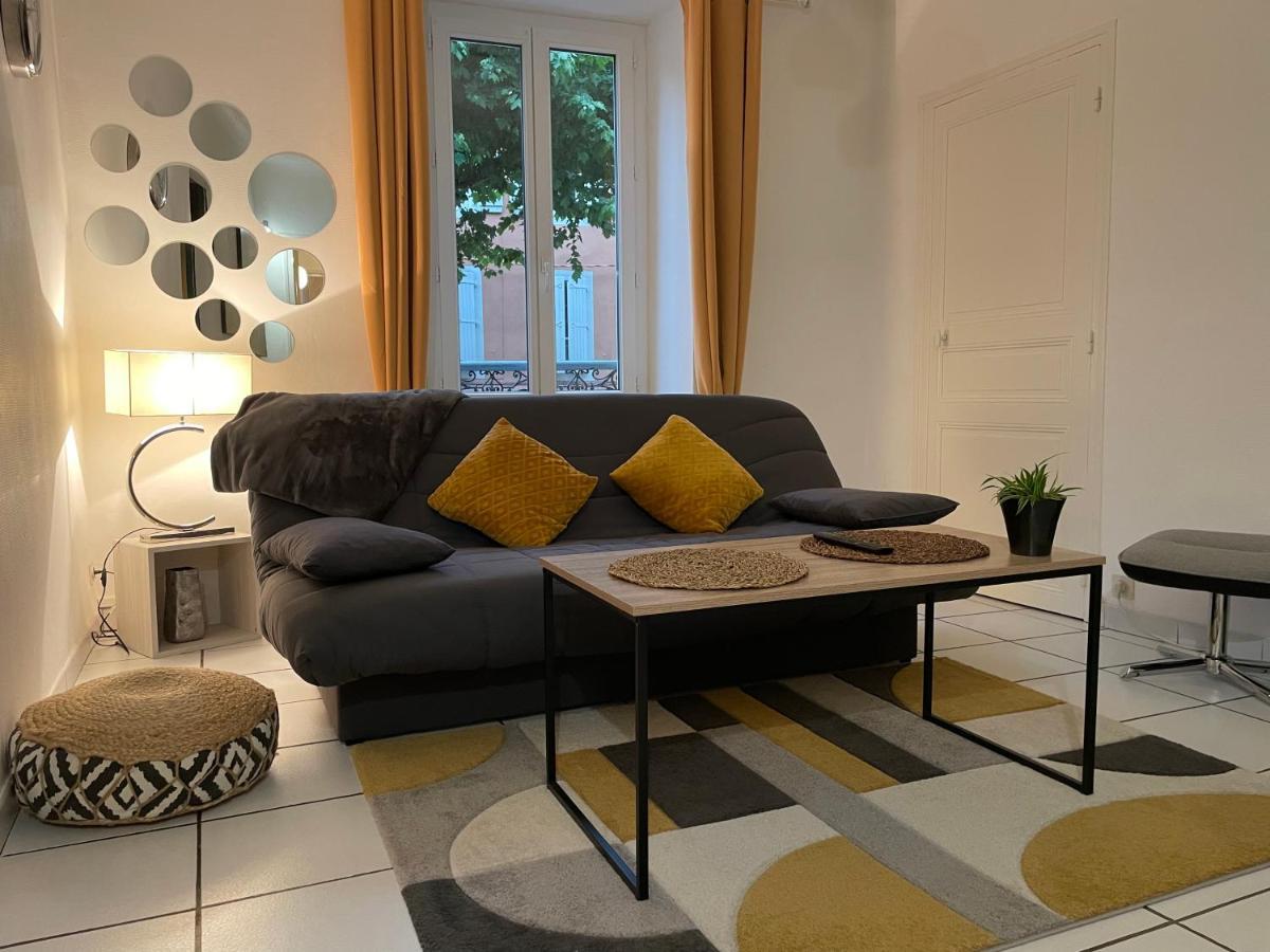 Апартаменты T2 Plein Centre Au 1Er Etage Avec Parking Prive Мийо Экстерьер фото
