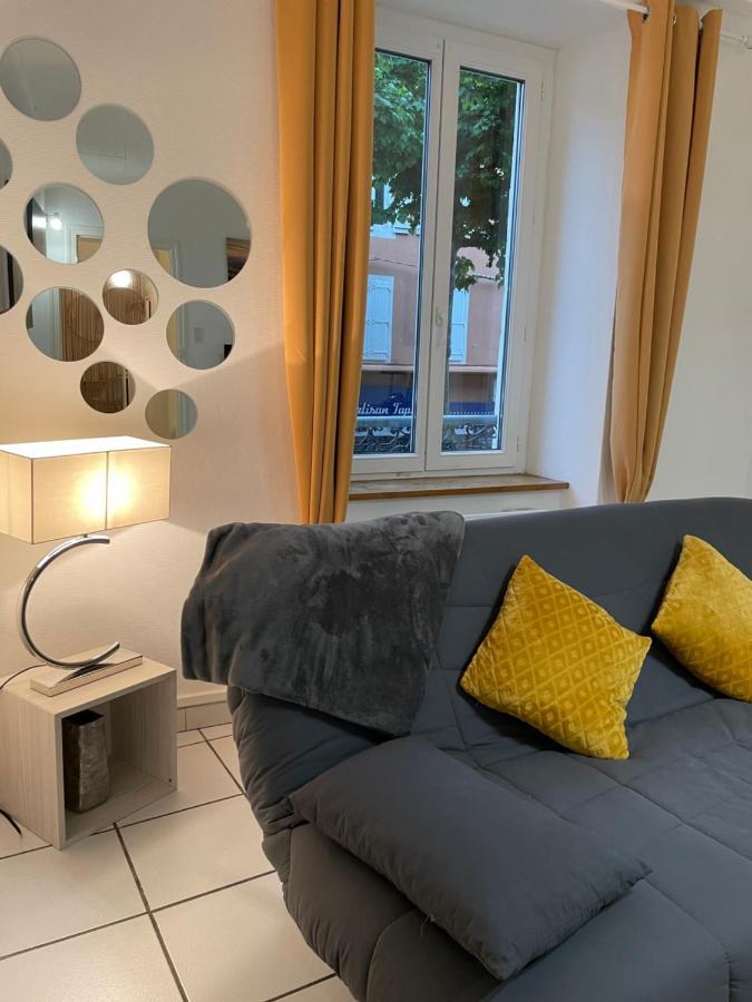 Апартаменты T2 Plein Centre Au 1Er Etage Avec Parking Prive Мийо Экстерьер фото