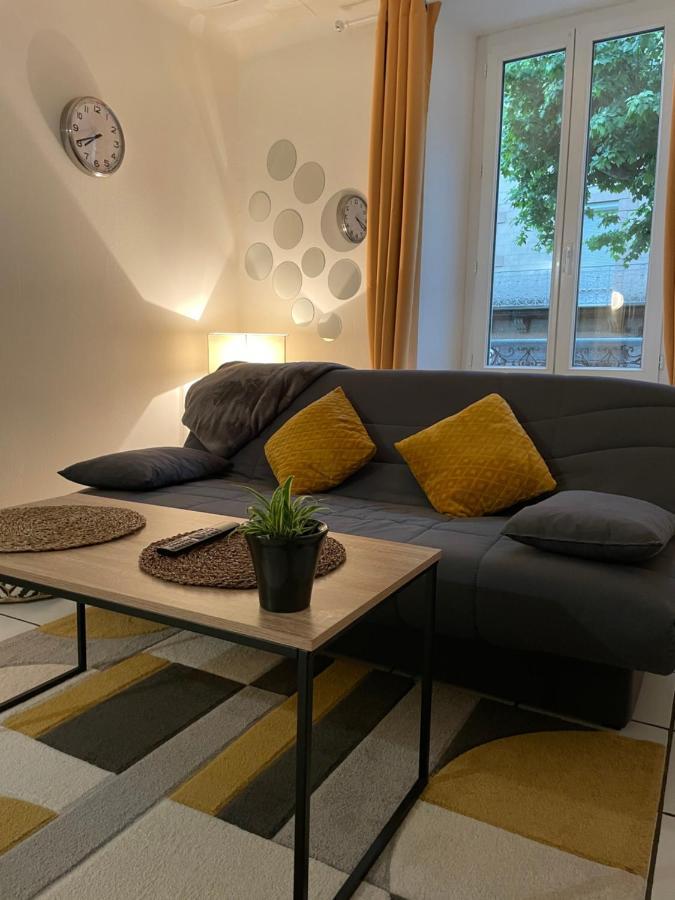 Апартаменты T2 Plein Centre Au 1Er Etage Avec Parking Prive Мийо Экстерьер фото