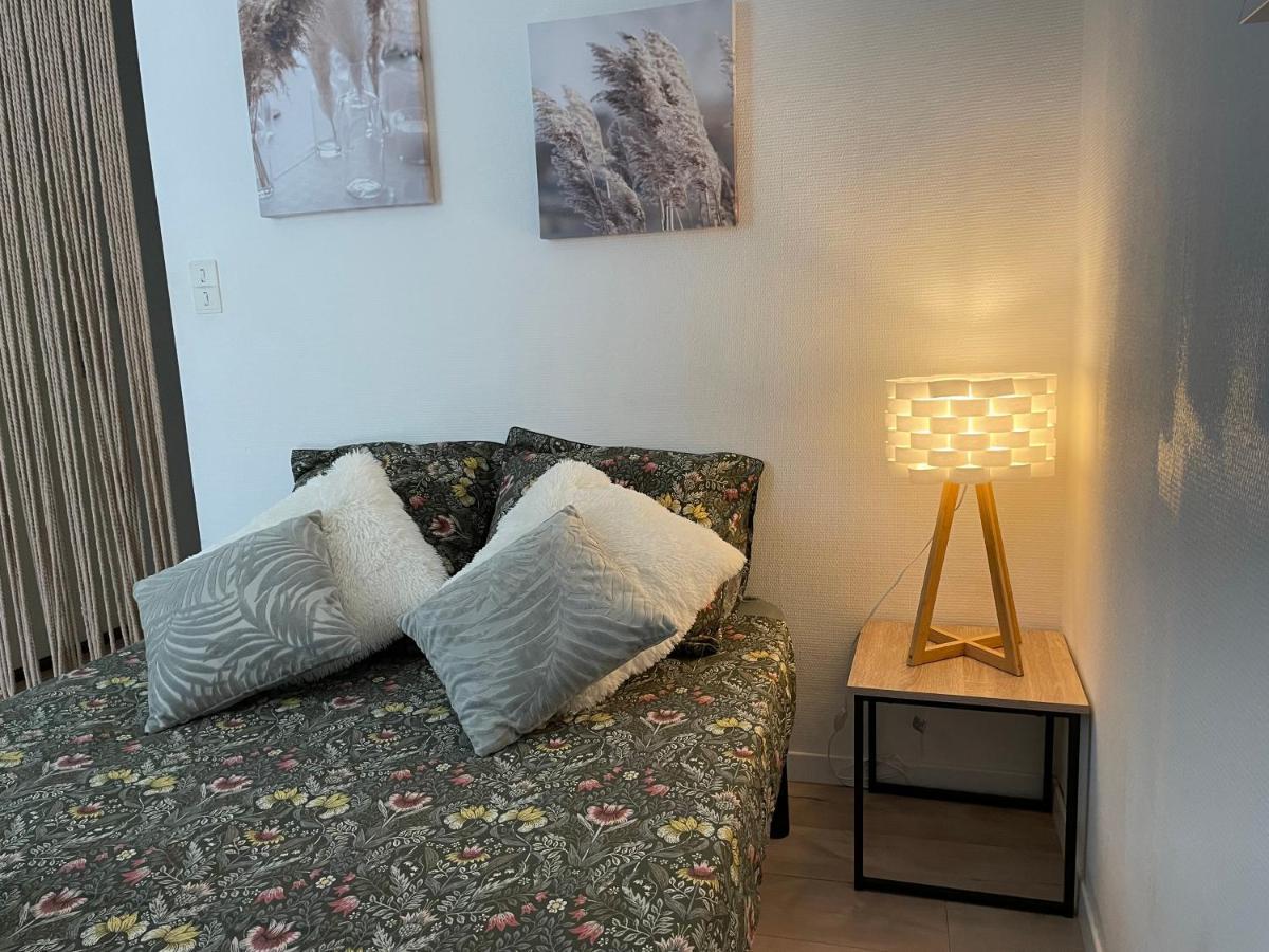 Апартаменты T2 Plein Centre Au 1Er Etage Avec Parking Prive Мийо Экстерьер фото