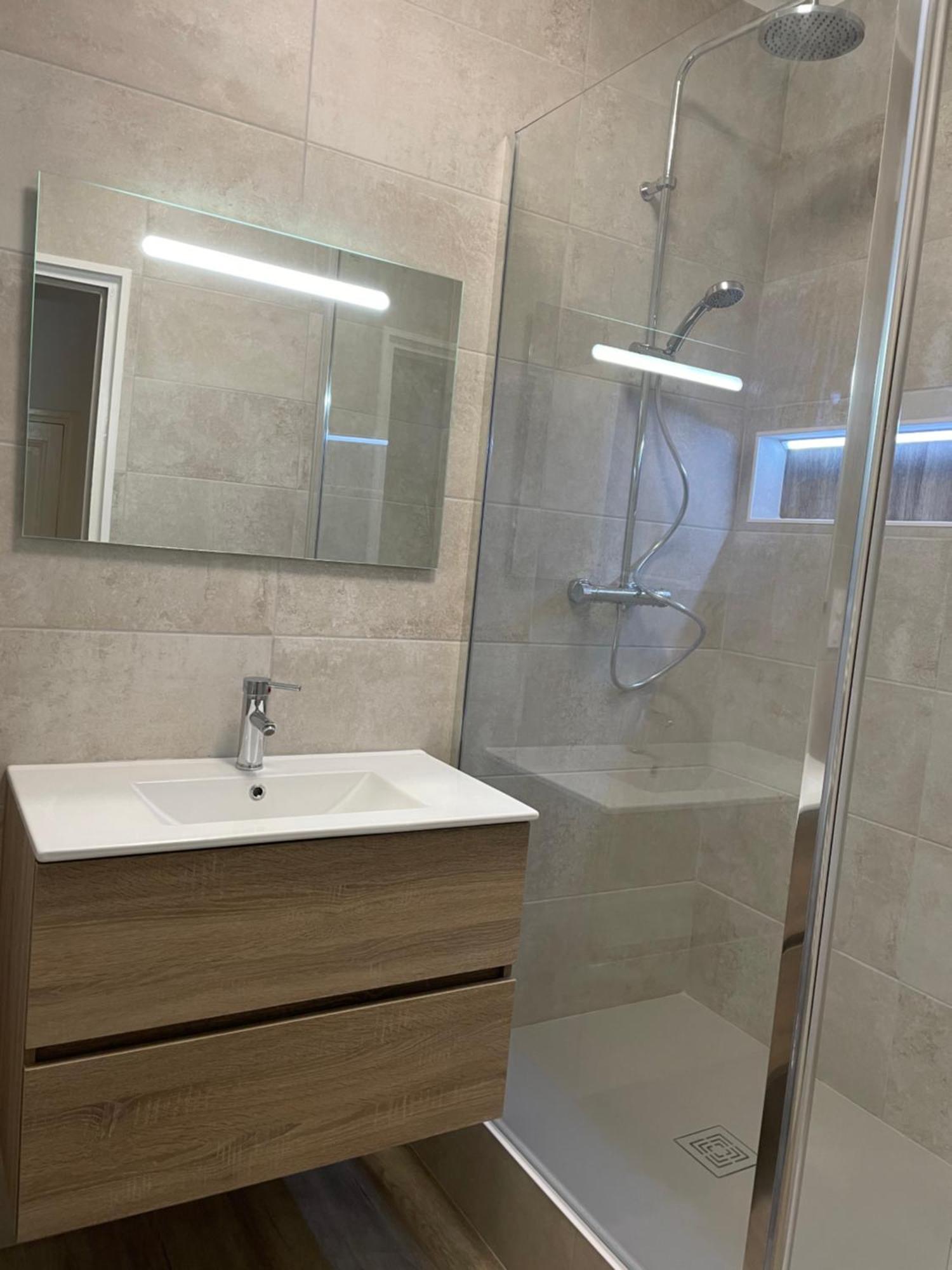 Апартаменты T2 Plein Centre Au 1Er Etage Avec Parking Prive Мийо Экстерьер фото